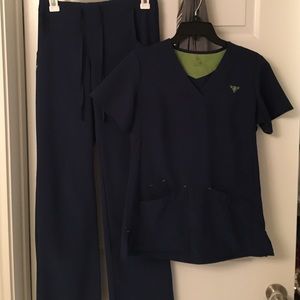 Small scrub set