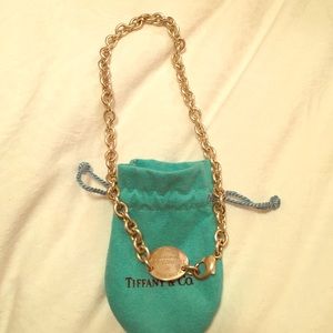Tiffany choker with dust