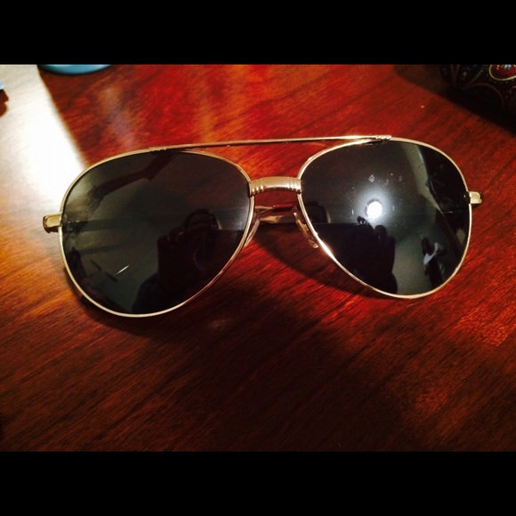 Aviator style sunglasses