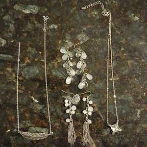 2 PAIRS OF EARRINGS AND 2 NECKLACES ***J