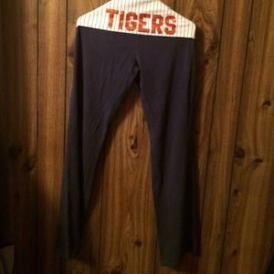 VS yoga pants