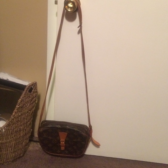Cross body Authentic Louis Vuitton