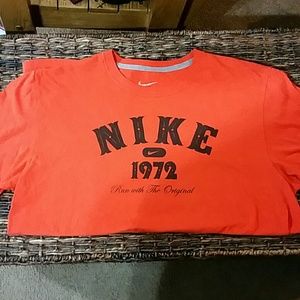 Nike short sleeve tee