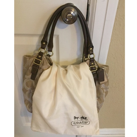 PRELOVED COACH KHAKI SHOULDER BAG!! - Picture 2 of 4