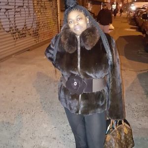 Meet your Posher, Janeya