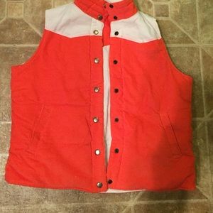 Reversible puffer vest