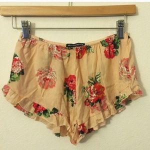 Brandy Melville floral vodi shorts