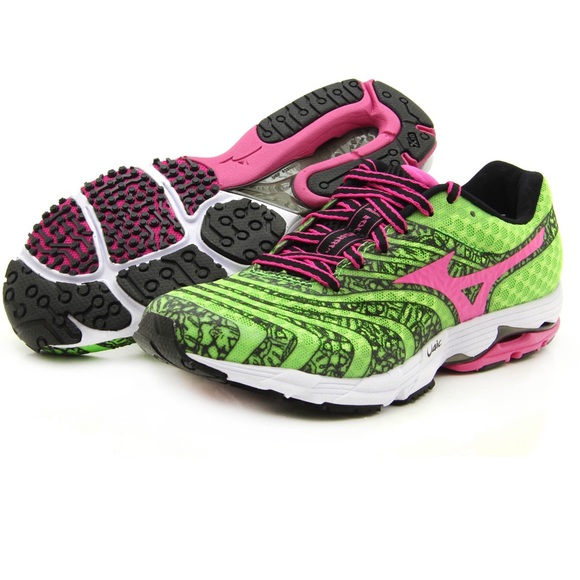 Mizuno sayanora running shoes - size 9