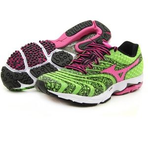Mizuno sayanora running shoes - size 9