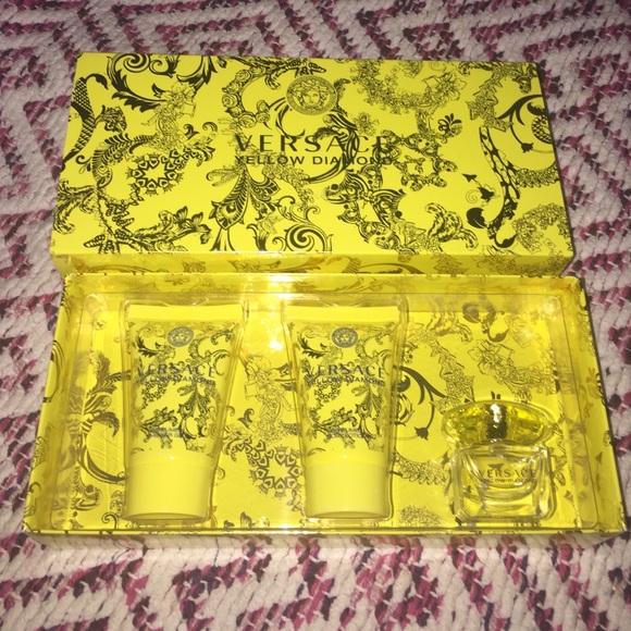 New Versace Yellow diamond gift set
