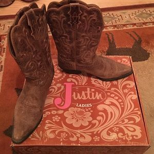 Justin cowboy boots women's
