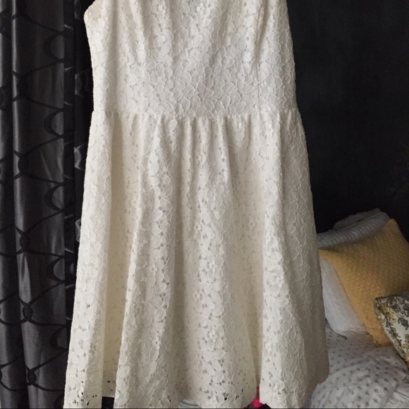 White lace dress - Picture 2 of 2