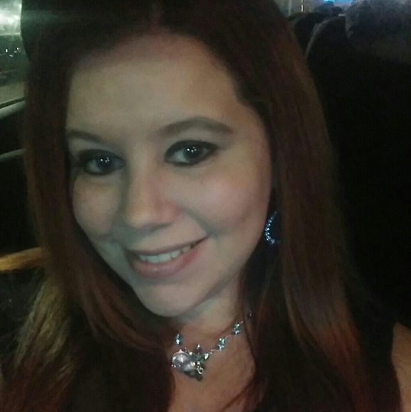 Meet your Posher, Candice - Picture 2 of 2