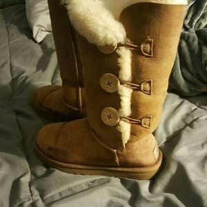 Women's size 6 Bailey Button uggs