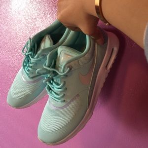 WMNS NIKE AIR MAX THEA