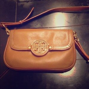 Tory burch side purse.