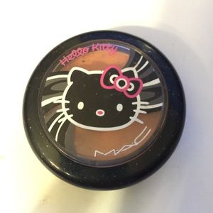 MAC Hello Kitty blush in Fun & Games