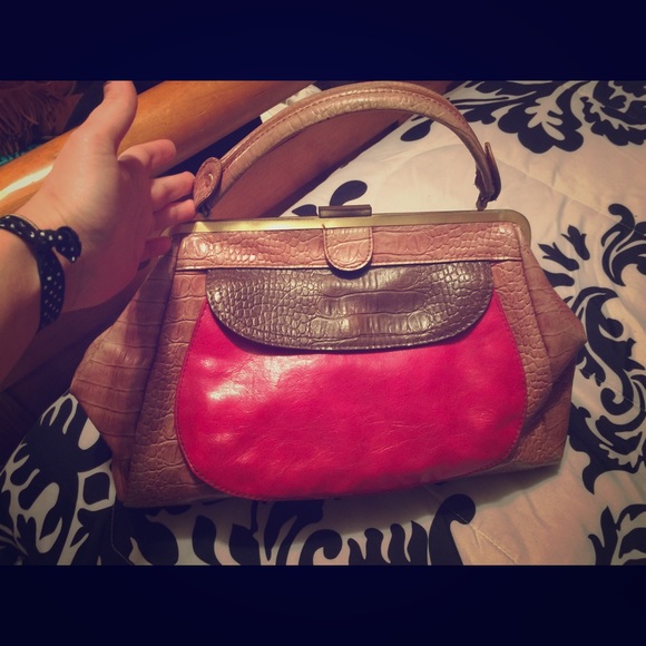 Apt 9 purse