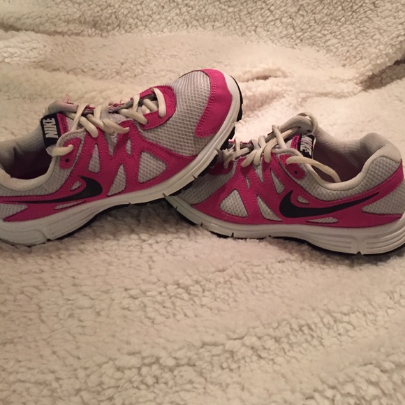 Girls (youth) Nike Revolution 2