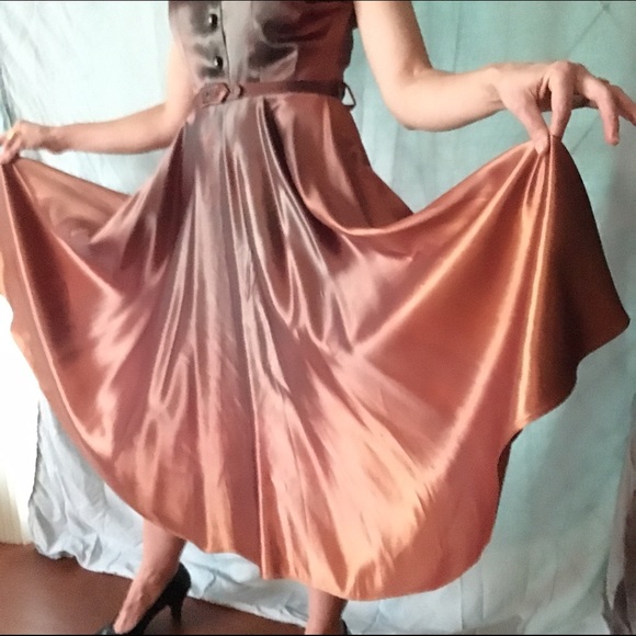 INSANE VINTAGE SATIN DRESS