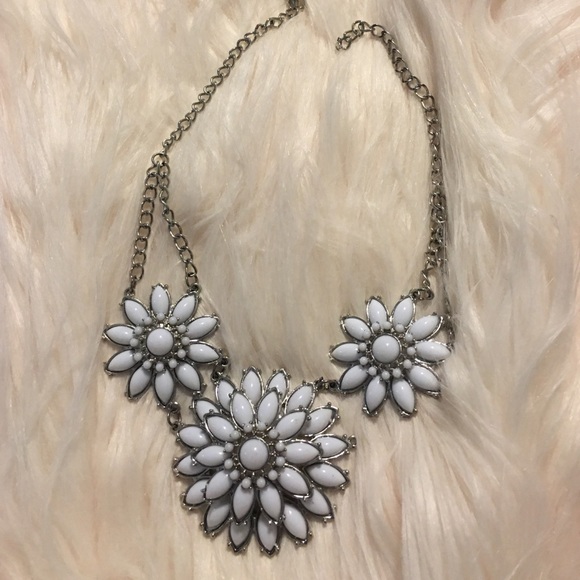 White Floral necklace