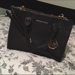 Michael Kors 100% Authentic Purse 👛👑✨