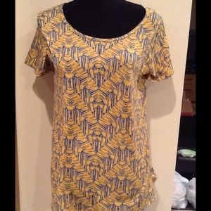 Small LuLaRoe classic tee