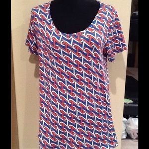 Small LuLaRoe classic tee