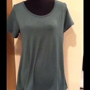 Small LuLaRoe classic tee