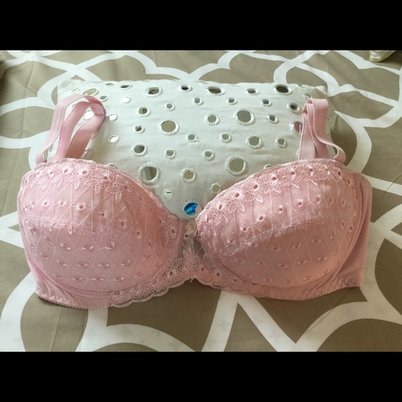 Queen 40F Underwire Bra worn maybe 2 times.