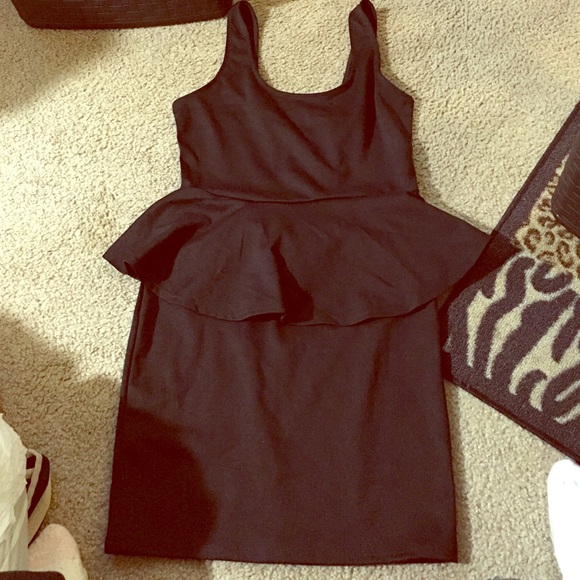 Black sleeveless dress