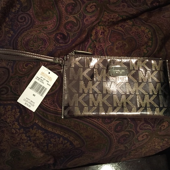 Platinum Brand New Oversize Wristlet - Picture 2 of 3