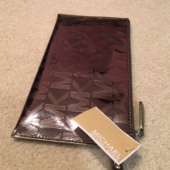 Platinum Brand New Oversize Wristlet - Picture 3 of 3