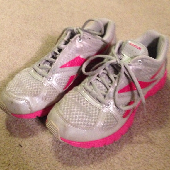 Reebok Vibetech energy foam tennis shoes