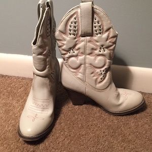 ❗️Lowest❗️Beige Cowboy Boots w/ Copper Accents