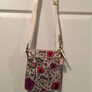 Authentic Coach swingpack perfect for everyday!