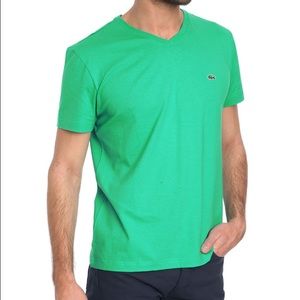 Men's Kelly green v-neck tee