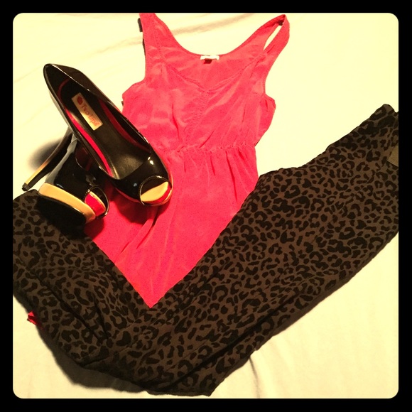 Unique and ultra sexy leopard skinny pants!