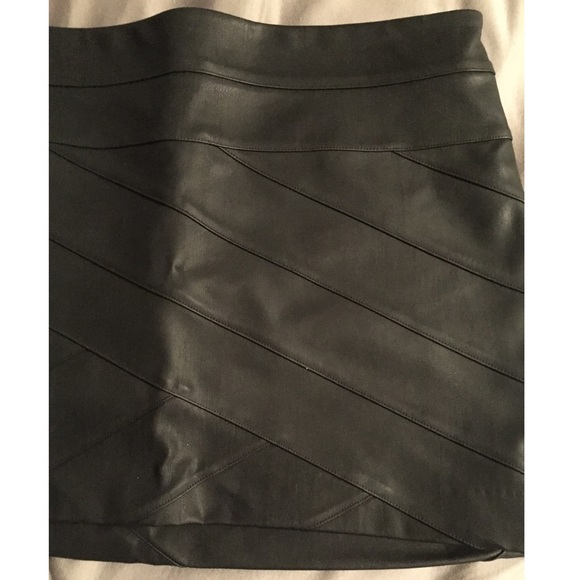 🆕Black Skirt🆕 - Picture 2 of 3