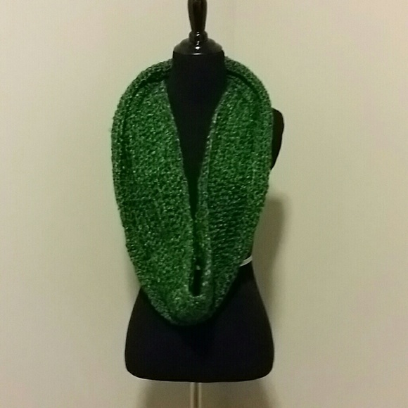 Beautiful Green Cowl - Picture 2 of 3