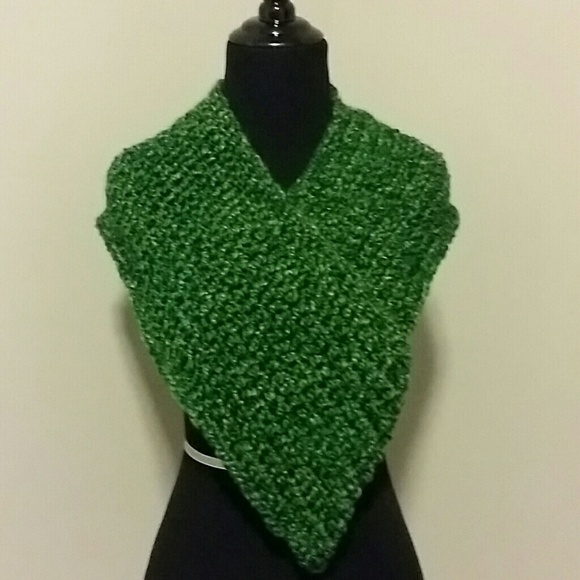 Beautiful Green Cowl - Picture 3 of 3