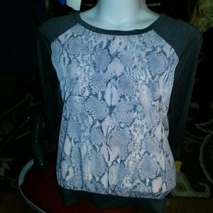 NWT SZ 2X snakeskin top