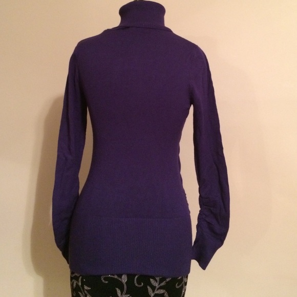 The limited purple sweater - Picture 3 of 4