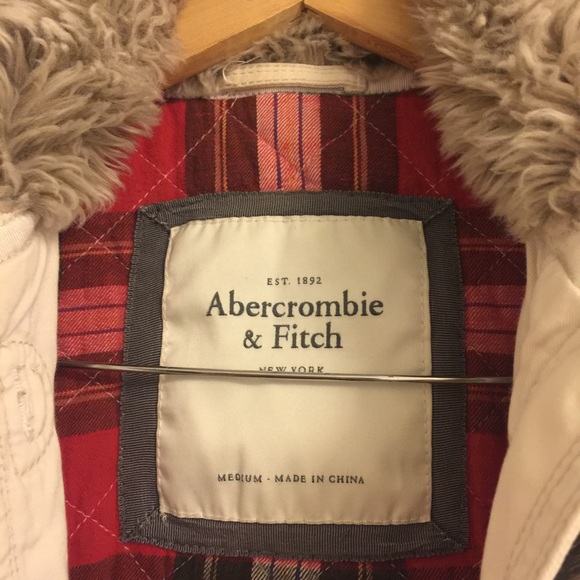 A&F jacket with detachable fur - Picture 2 of 4