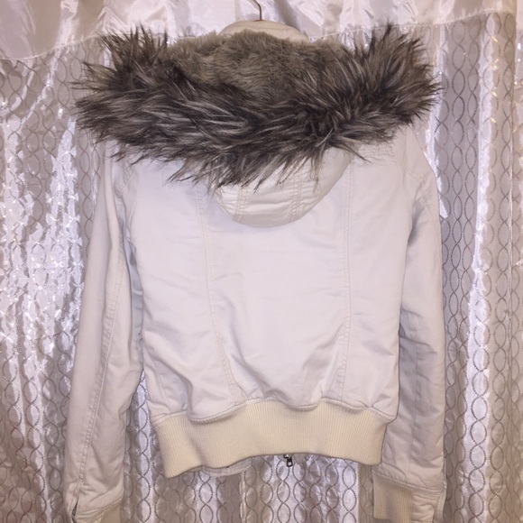 A&F jacket with detachable fur - Picture 3 of 4