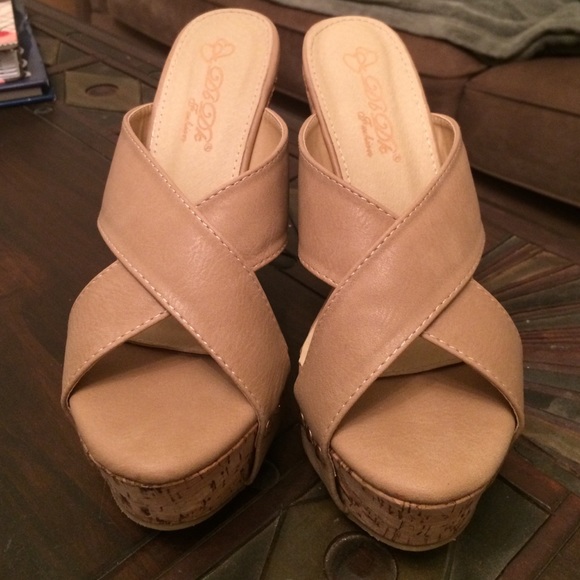 Dbdk fashion shoes- cork and tan size 6