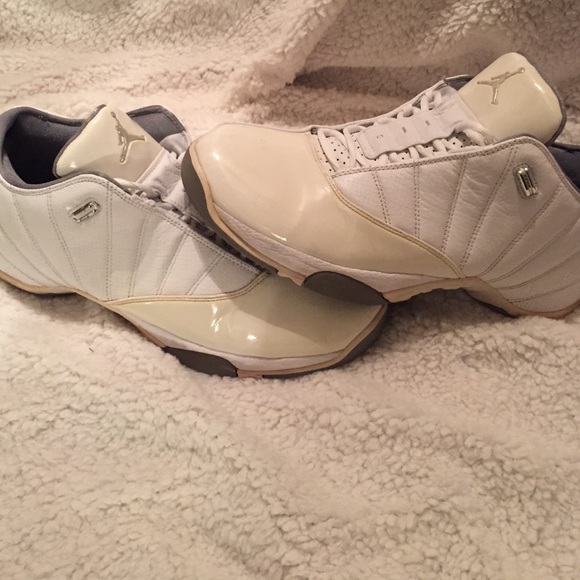 Mens Jordan low top basketball sneakers