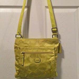 Authentic Coach swingpack neon yellow!