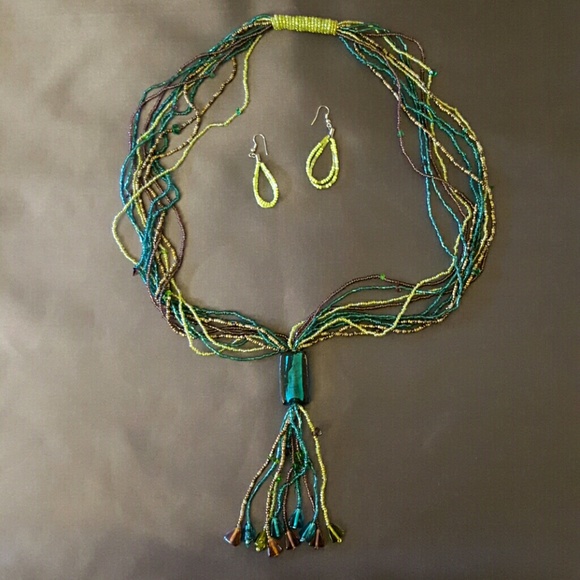 Glass beads earrings and necklace set