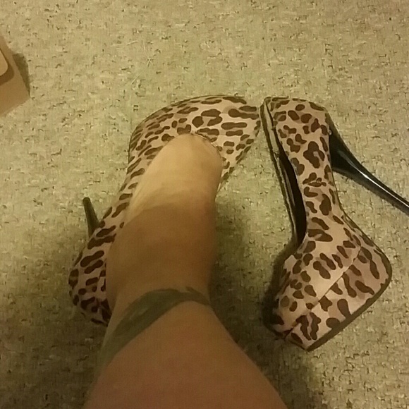 Heels - Picture 2 of 2